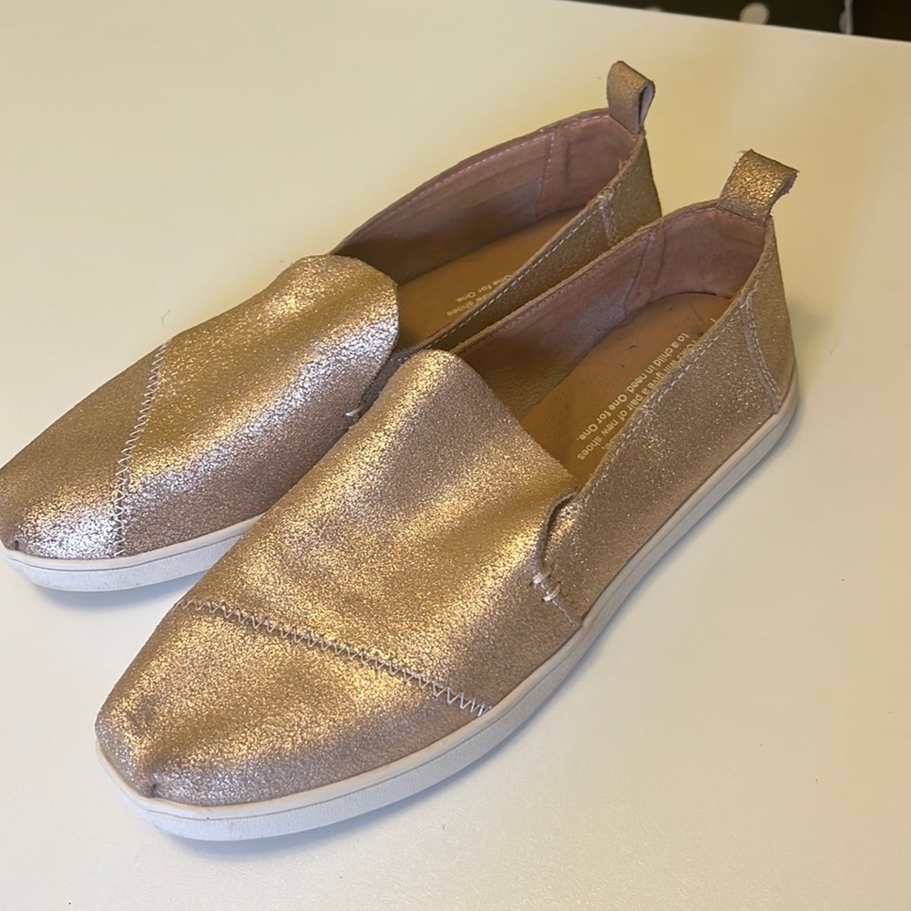 Toms 7 1/2 inch wide women’s rose gold shoes